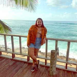 Hey! Welcome to my closet 🧡🇵🇷